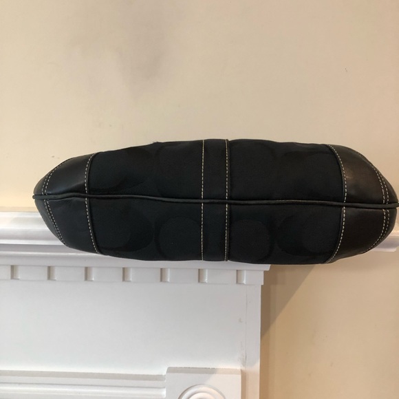 Coach Signature C Canvas and leather Hobo. - Picture 6 of 8